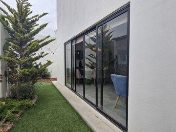 Venta de Casa de 3 recámaras, Fracc. Privado con alberca en Sauzal