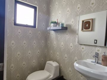 Venta de Casa de 3 recámaras, Fracc. Privado con alberca en Sauzal