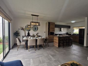 Venta de Casa de 3 recámaras, Fracc. Privado con alberca en Sauzal