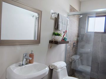 Venta de Casa de 3 recámaras, Fracc. Privado con alberca en Sauzal