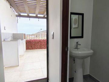 Venta de Casa de 3 recámaras, Fracc. Privado con alberca en Sauzal