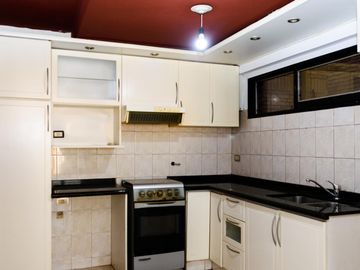 Amplio departamento con 3 balcones