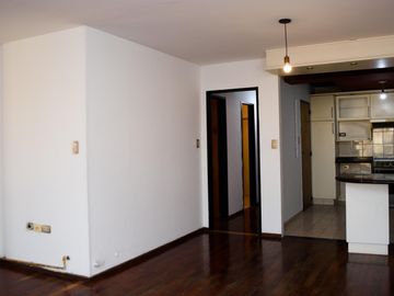 Amplio departamento con 3 balcones