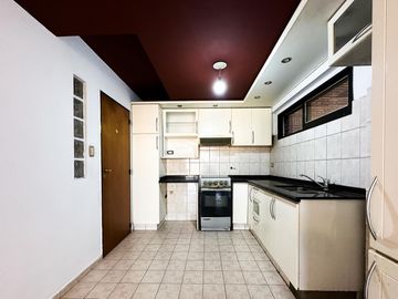 Amplio departamento con 3 balcones