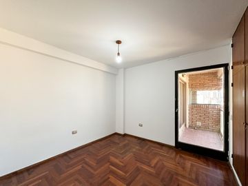 Amplio departamento con 3 balcones