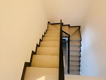 RUMAH KOST BESAR BARU DESAIN FUTURISTIK