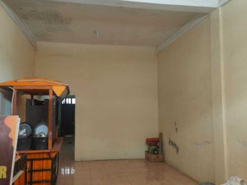 Ruko di Jalan Yos Sudarso ( Dekat Putri Hijau )