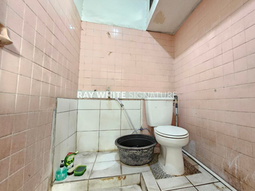 Dijual Rumah Lama Zonasi K-1 Dekat Stasiun Tebet Jl Abdullah Syafi’i