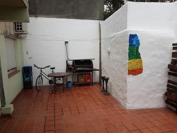 VENDE DEPARTAMENTO CENTRICO DE 2 AMBIENTES, CON PATIO!