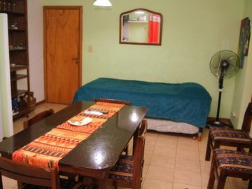 VENDE DEPARTAMENTO CENTRICO DE 2 AMBIENTES, CON PATIO!