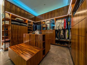 Residencia de Lujo en Venta en Punto Sur 1, junto al centro comercial