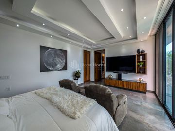 Residencia de Lujo en Venta en Punto Sur 1, junto al centro comercial