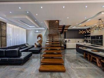 Residencia de Lujo en Venta en Punto Sur 1, junto al centro comercial