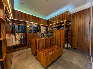 Residencia de Lujo en Venta en Punto Sur 1, junto al centro comercial