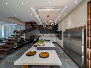 Residencia de Lujo en Venta en Punto Sur 1, junto al centro comercial