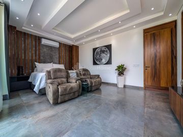 Residencia de Lujo en Venta en Punto Sur 1, junto al centro comercial