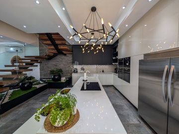 Residencia de Lujo en Venta en Punto Sur 1, junto al centro comercial