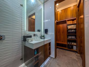 Residencia de Lujo en Venta en Punto Sur 1, junto al centro comercial
