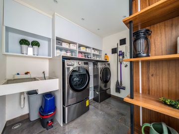 Residencia de Lujo en Venta en Punto Sur 1, junto al centro comercial