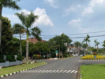 Dijual rumah 2lt halaman luas. Kemang Pratama. Bekasi.