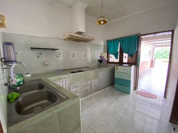 Dijual rumah 2lt halaman luas. Kemang Pratama. Bekasi.