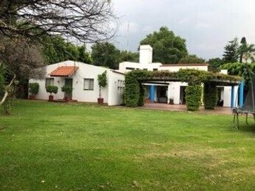Residencia de 6 recámaras y gran Jardín