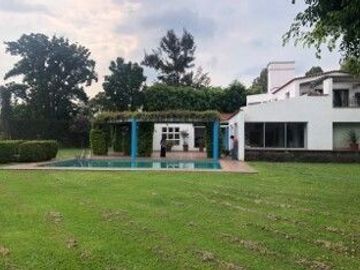 Residencia de 6 recámaras y gran Jardín