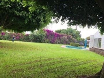 Residencia de 6 recámaras y gran Jardín