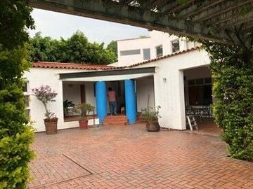 Residencia de 6 recámaras y gran Jardín