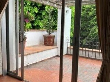 Residencia de 6 recámaras y gran Jardín
