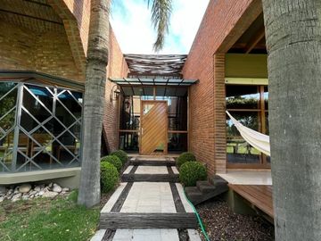 EXCLUSIVA QUINTA EN VENTA