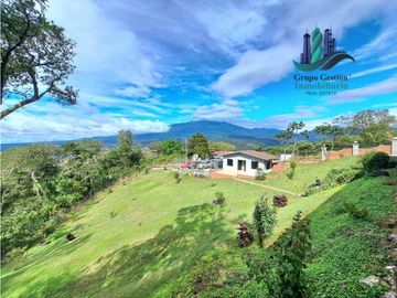 VENDO CASA CON VISTA Y 3000M2 BOQUETE