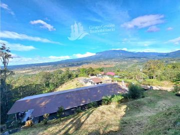 VENDO CASA CON VISTA Y 3000M2 BOQUETE