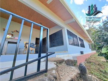 VENDO CASA CON VISTA Y 3000M2 BOQUETE