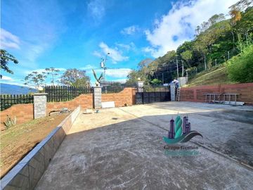 VENDO CASA CON VISTA Y 3000M2 BOQUETE