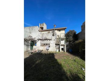 casa de tres dormitorios en dos plantas
