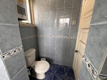 Amplia casa 371 m2 útiles, 5 dormitorios, Agua Santa