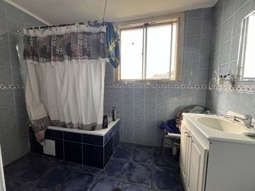 Amplia casa 371 m2 útiles, 5 dormitorios, Agua Santa