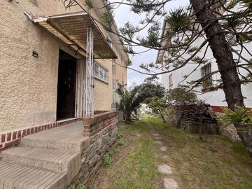 Amplia casa 371 m2 útiles, 5 dormitorios, Agua Santa