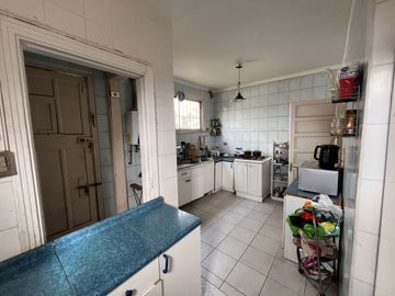 Amplia casa 371 m2 útiles, 5 dormitorios, Agua Santa