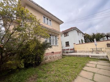 Amplia casa 371 m2 útiles, 5 dormitorios, Agua Santa