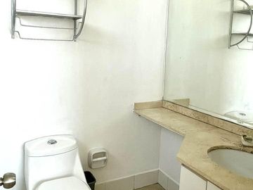 VISTA al MAR y la CIUDAD! 3 DORMS, 3 BAÑOS y en EDIFICIO c/GYM, PISCINA, PARQUE, JACUZZI, etc