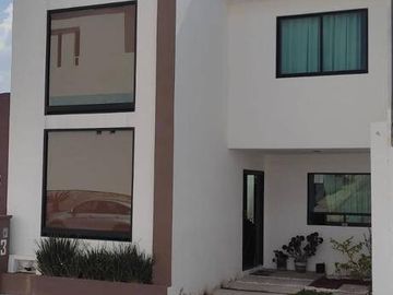 CASA RESIDENCIAL EN VENTA A 5 MINUTOS DE LA UAEH Y DEL NUEVO DESARROLLO VILLA AIROSA