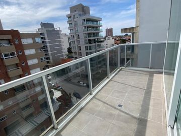 Piso de 3 Ambientes con Cochera y Vistas Panoramicas al Mar en Playa Grande. Mar del Plata.