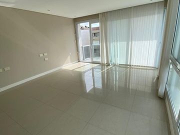 Piso de 3 Ambientes con Cochera y Vistas Panoramicas al Mar en Playa Grande. Mar del Plata.