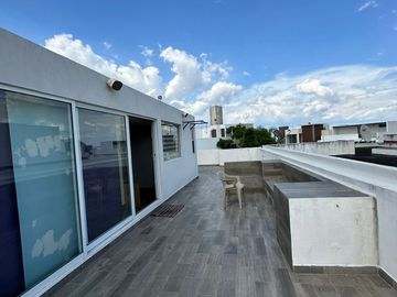 CASA EN VENTA EN LOMAS DE ANGELOPOLIS ZONA AZUL