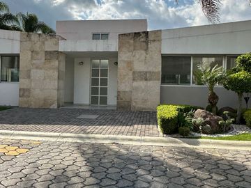 CASA EN VENTA EN LOMAS DE ANGELOPOLIS ZONA AZUL