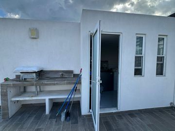 CASA EN VENTA EN LOMAS DE ANGELOPOLIS ZONA AZUL