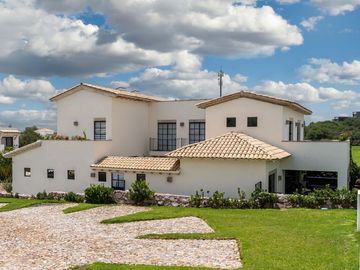 Casa en venta en Otomí San Miguel de Allende – Amueblada y Casa Club