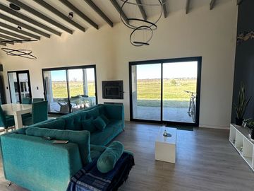 VENTA Casa  5 Amb en Estancia Las Malvinas Brandsen